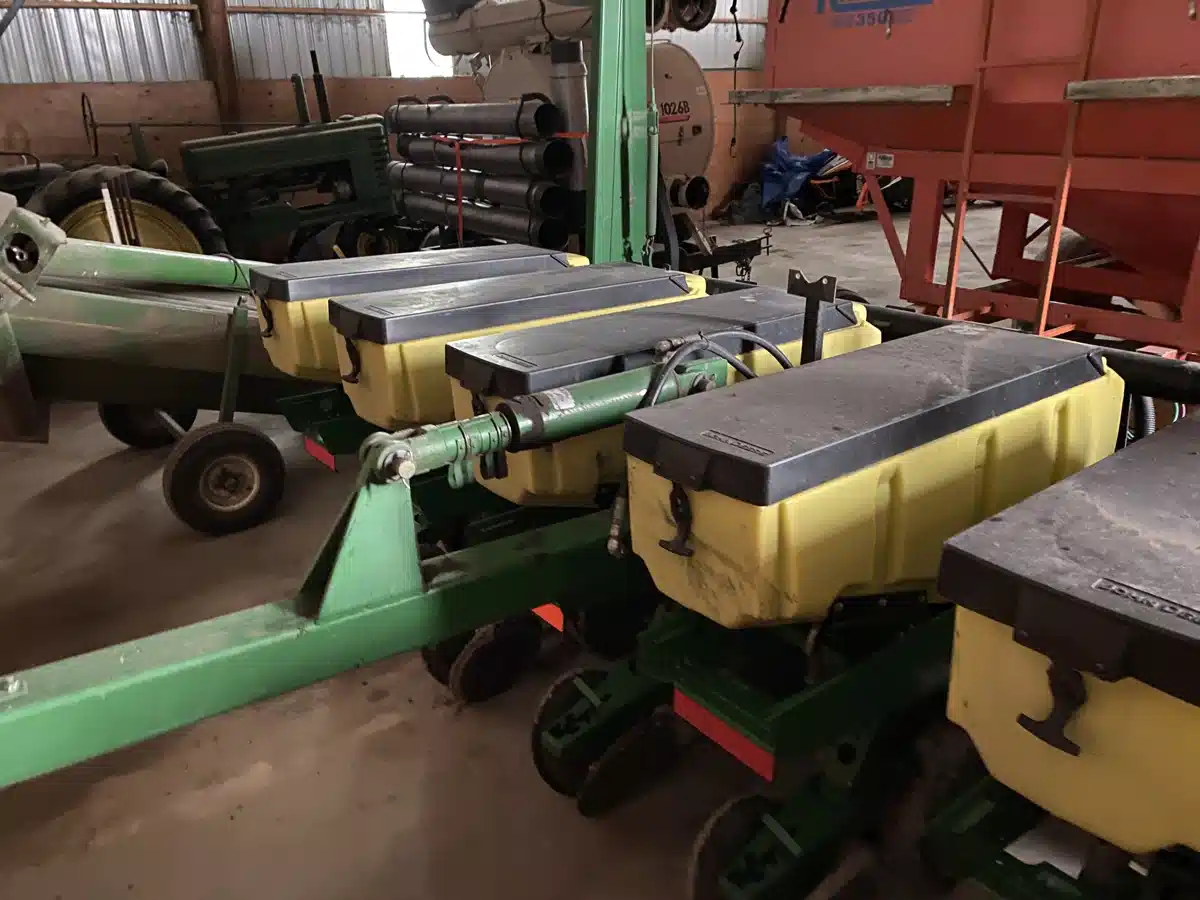 Gallery image 2 for Used John Deere 1730 Planter
