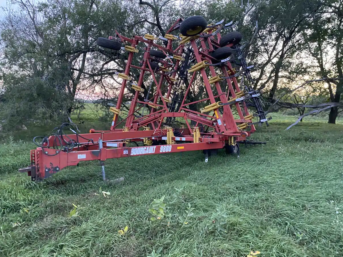 Gallery image 2 for Used 2004 Bourgault 9800-36 Chisel Plow
