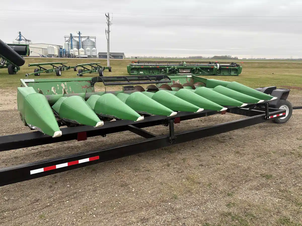 Used John Deere 822 Header - Row Crop