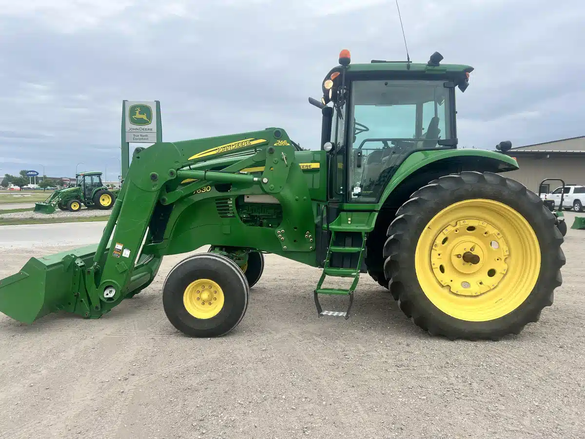 Gallery image 2 for 2010 John Deere 7630 Tractor
