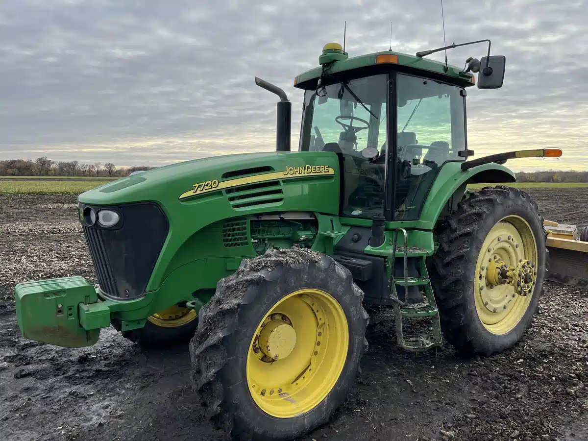 Gallery image 1 for Used 2004 John Deere 7720 Tractor