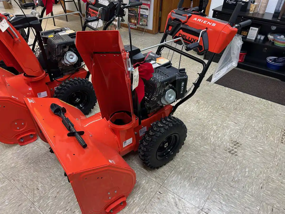 New Ariens ST30DLE Snow Blower
