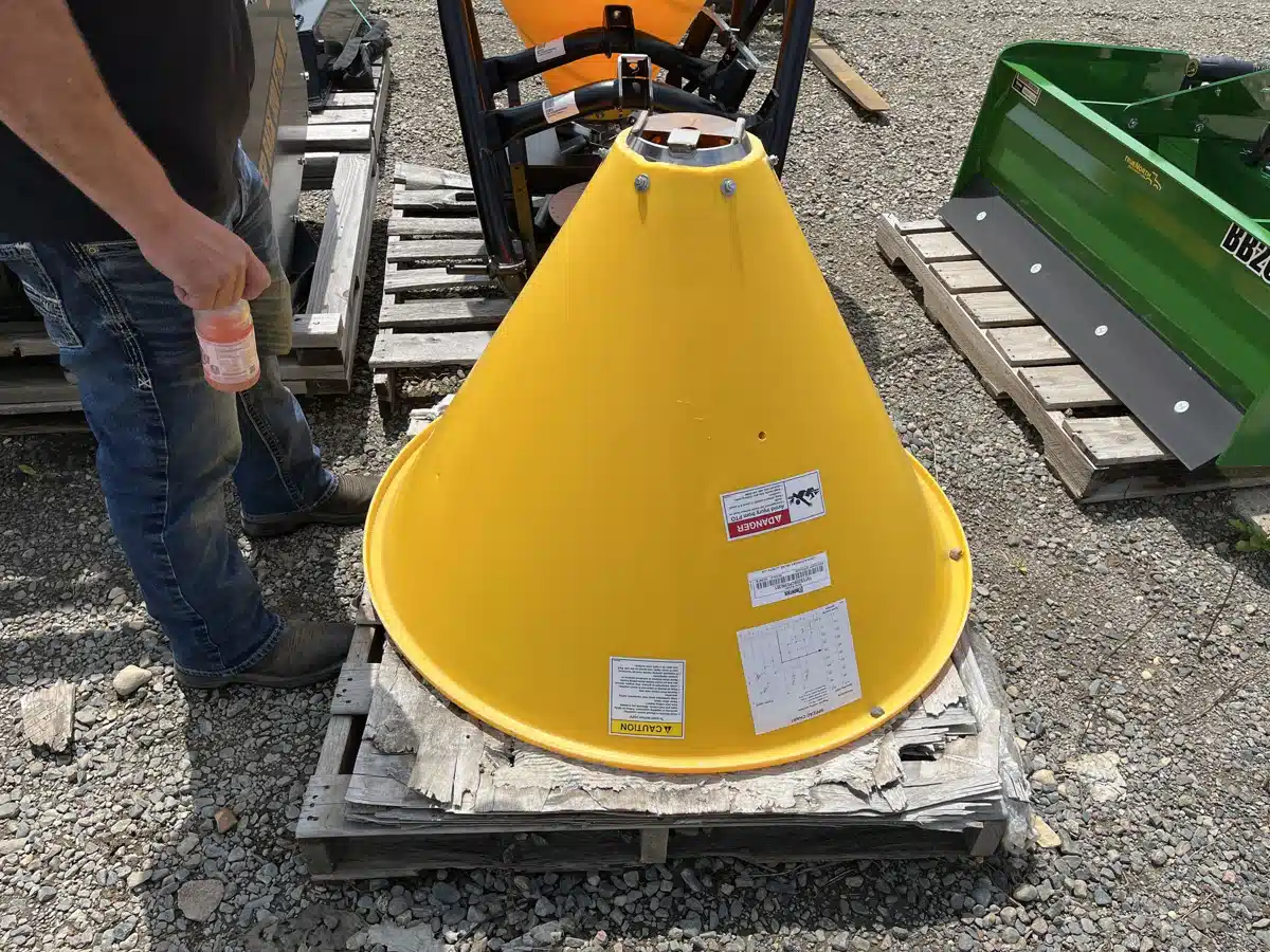 New Frontier SS2067B Spreader - Fertilizer