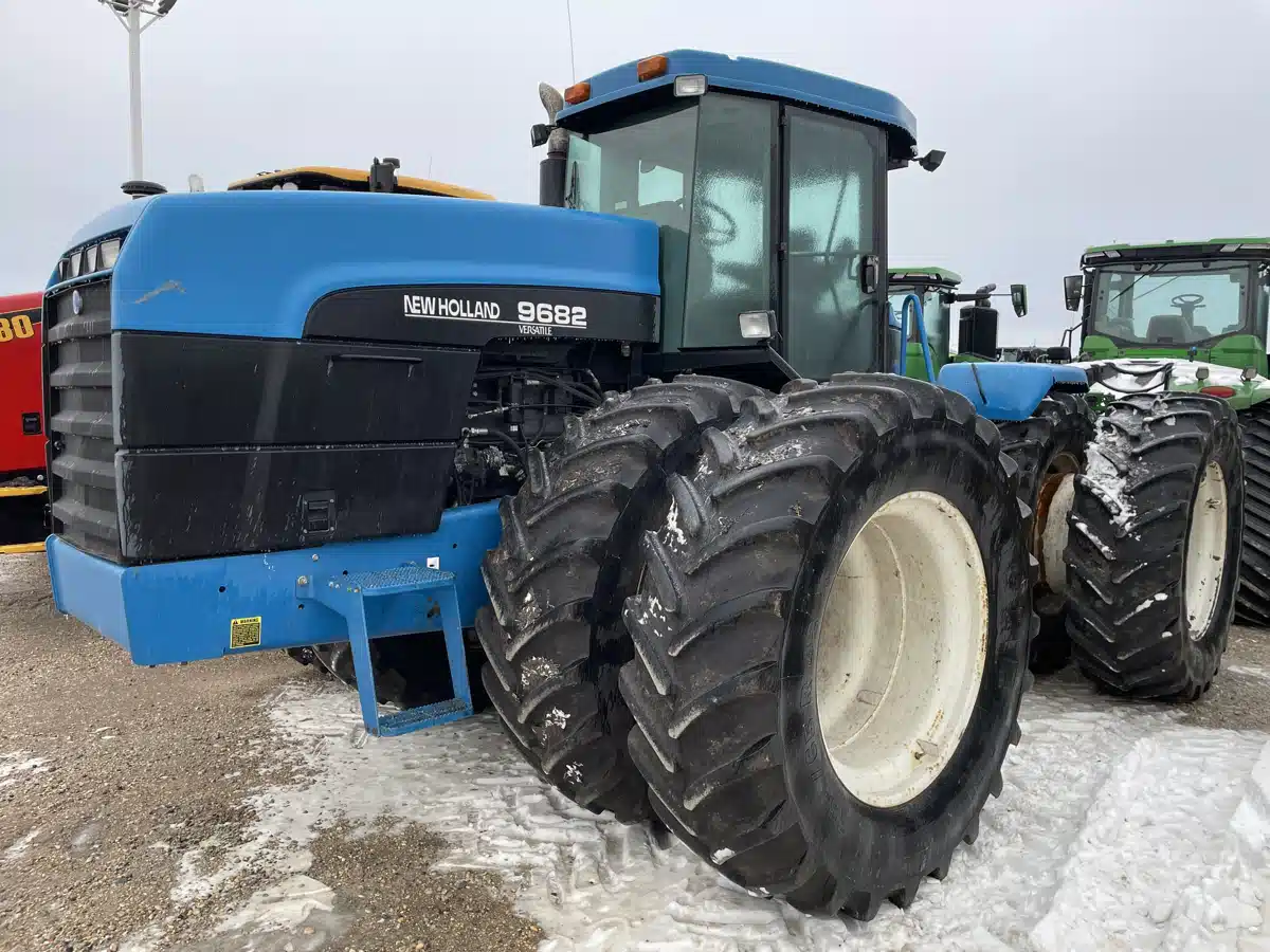 Gallery image 1 for 1998 New Holland 9682 Tractor