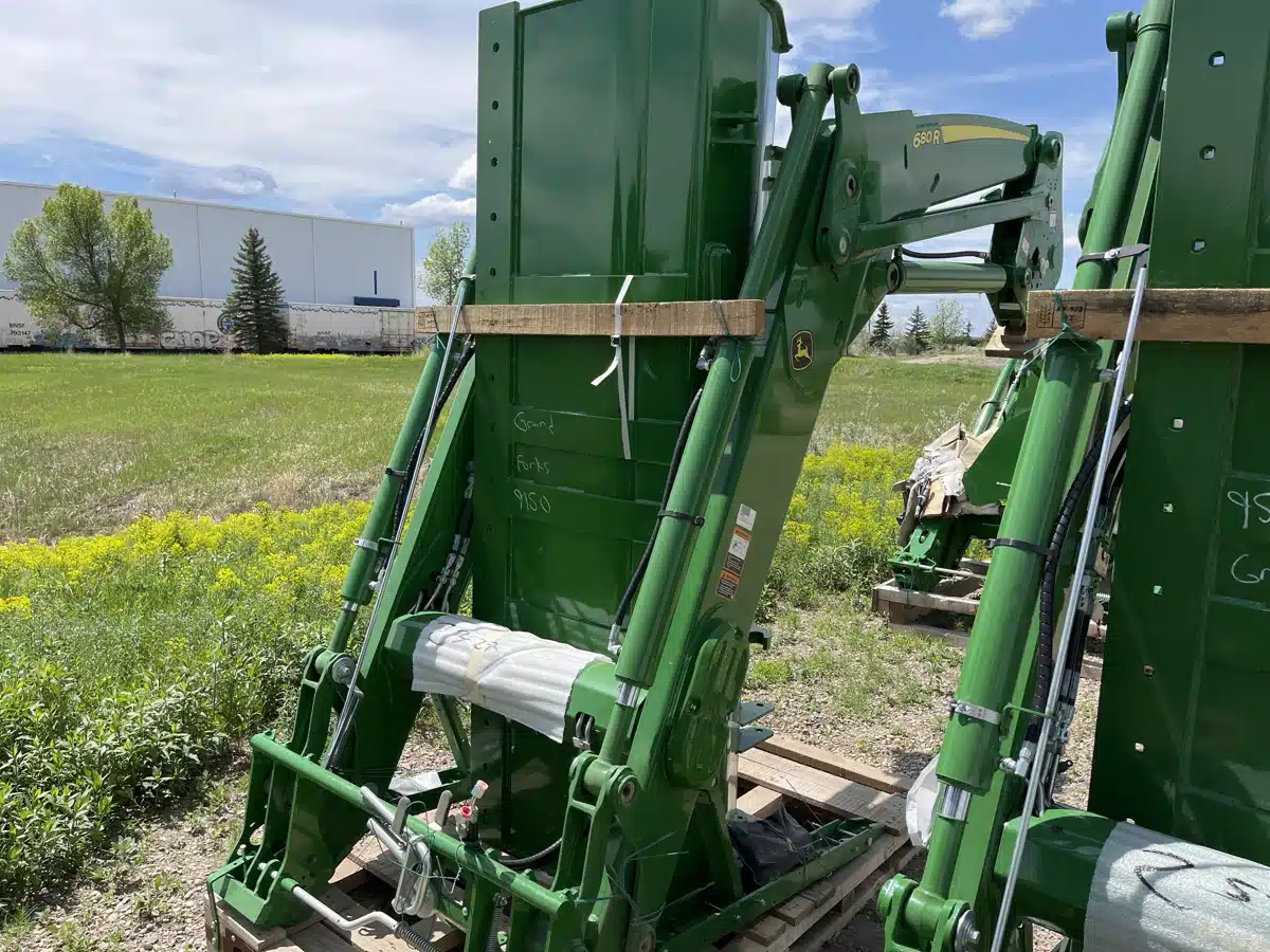Gallery image 2 for New John Deere 680R Front End Loader