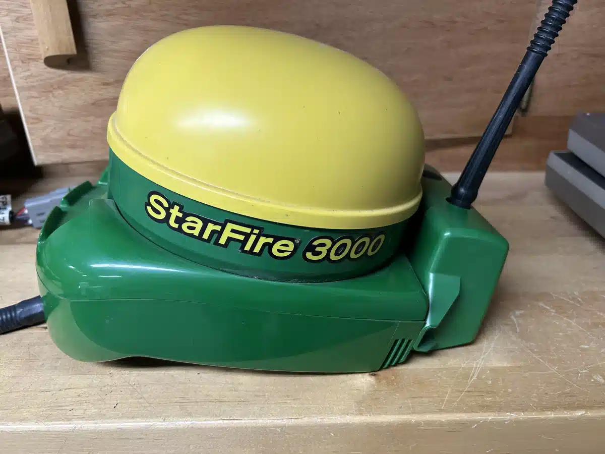 Gallery image 1 for John Deere STARFIRE 3000 Guidance System