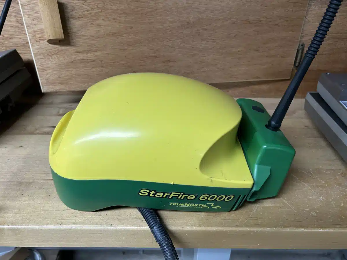Gallery image 1 for Used John Deere StarFire 6000 with 900mhz RTK Guidance System