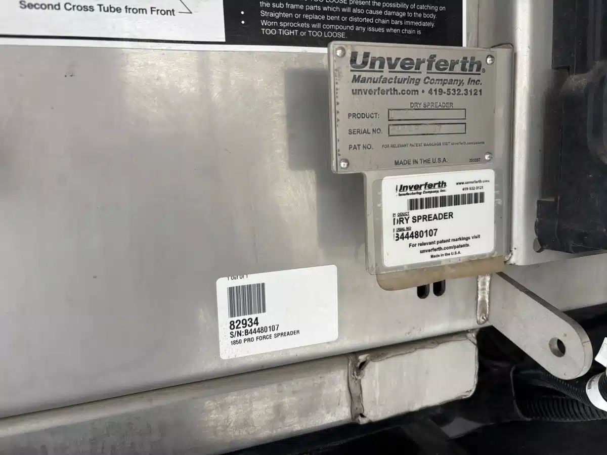 Gallery image 2 for 2024 Unverferth 1850 Spreader - Broadcast