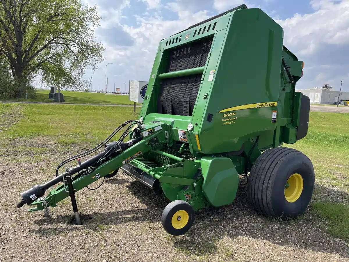 Gallery image 2 for 2023 John Deere 560R PreCutter Round Baler