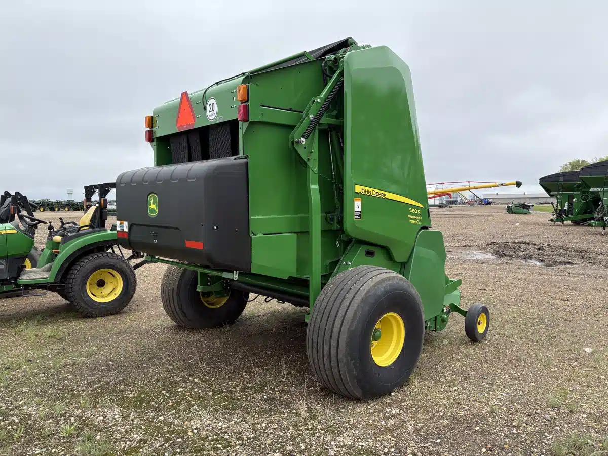 Gallery image 1 for 2023 John Deere 560R PreCutter Round Baler