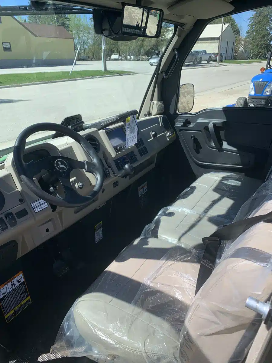 Gallery image 2 for 2024 John Deere XUV 835R Utility Vehicle