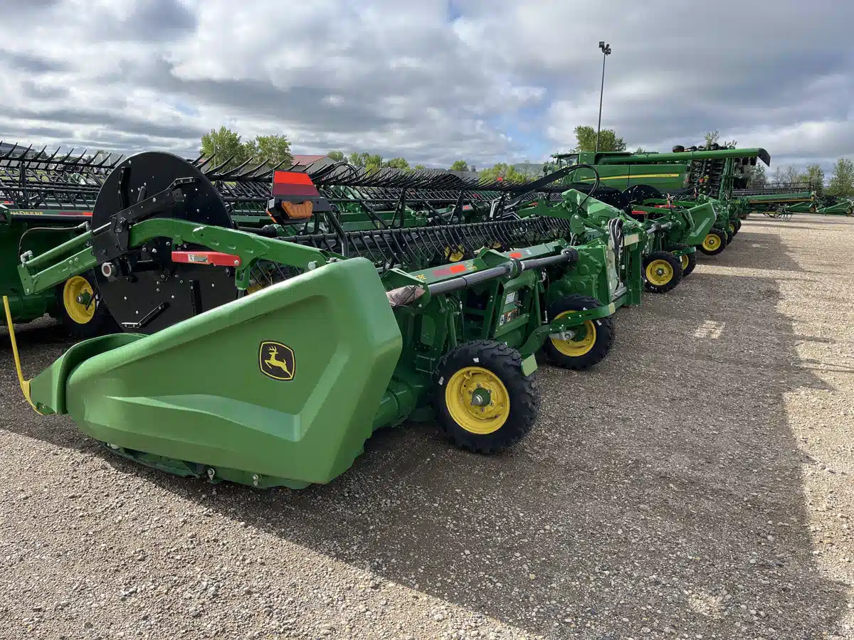 Gallery image 1 for 2024 John Deere HD40F Header - Draper