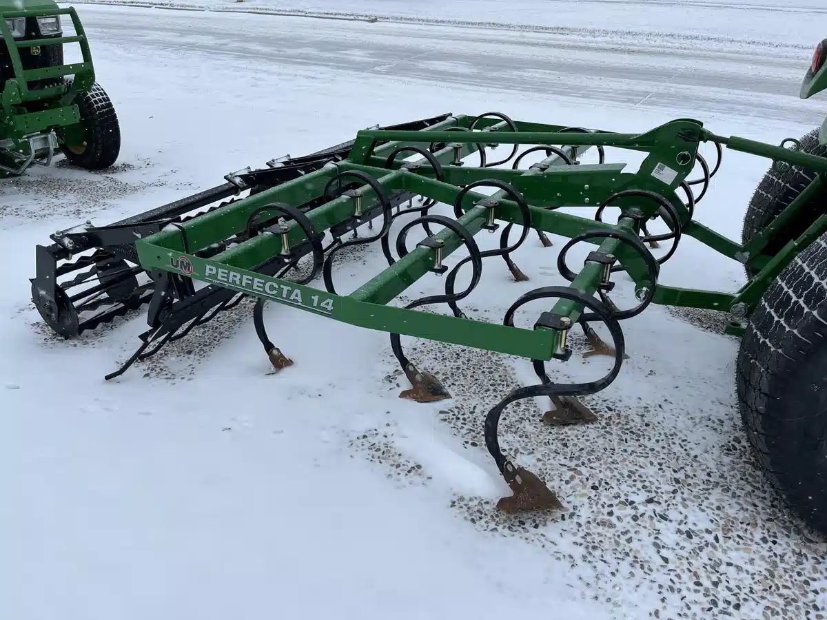 Gallery image 1 for 2024 Unverferth 8' Perfecta Cultivator