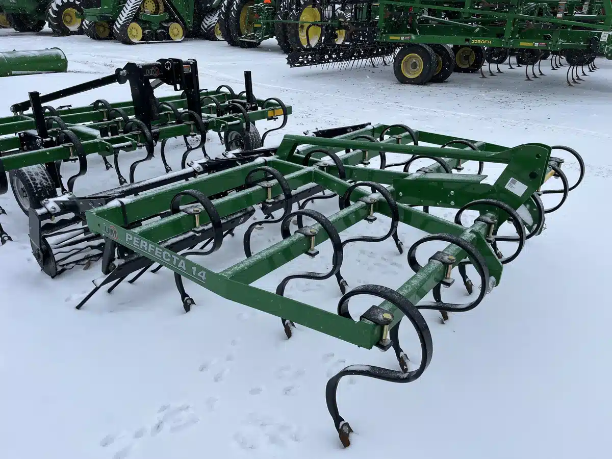 Gallery image 1 for 2024 Unverferth 8' Perfecta Cultivator