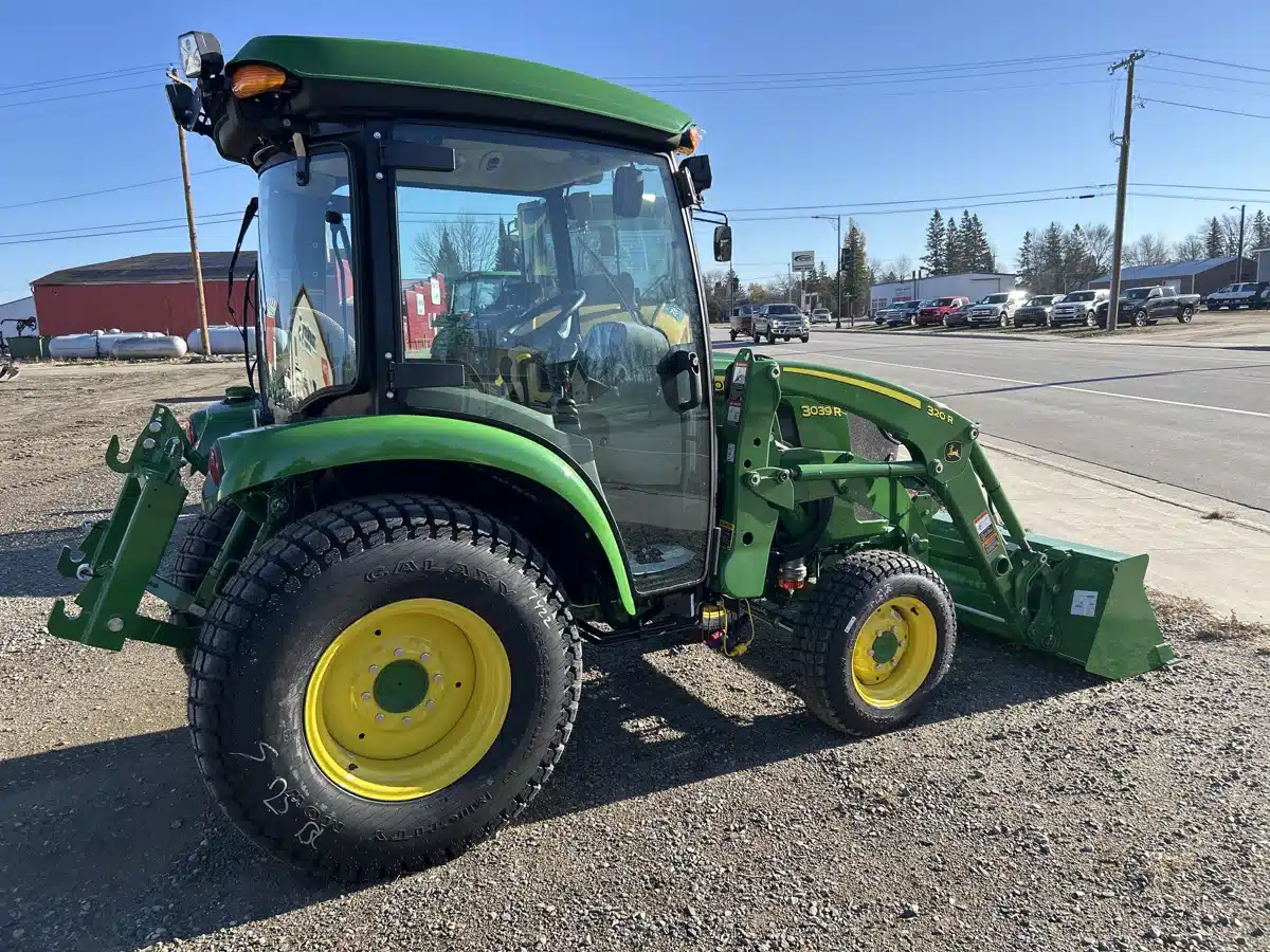 Gallery image 1 for New 2025 John Deere 3039R Tractor