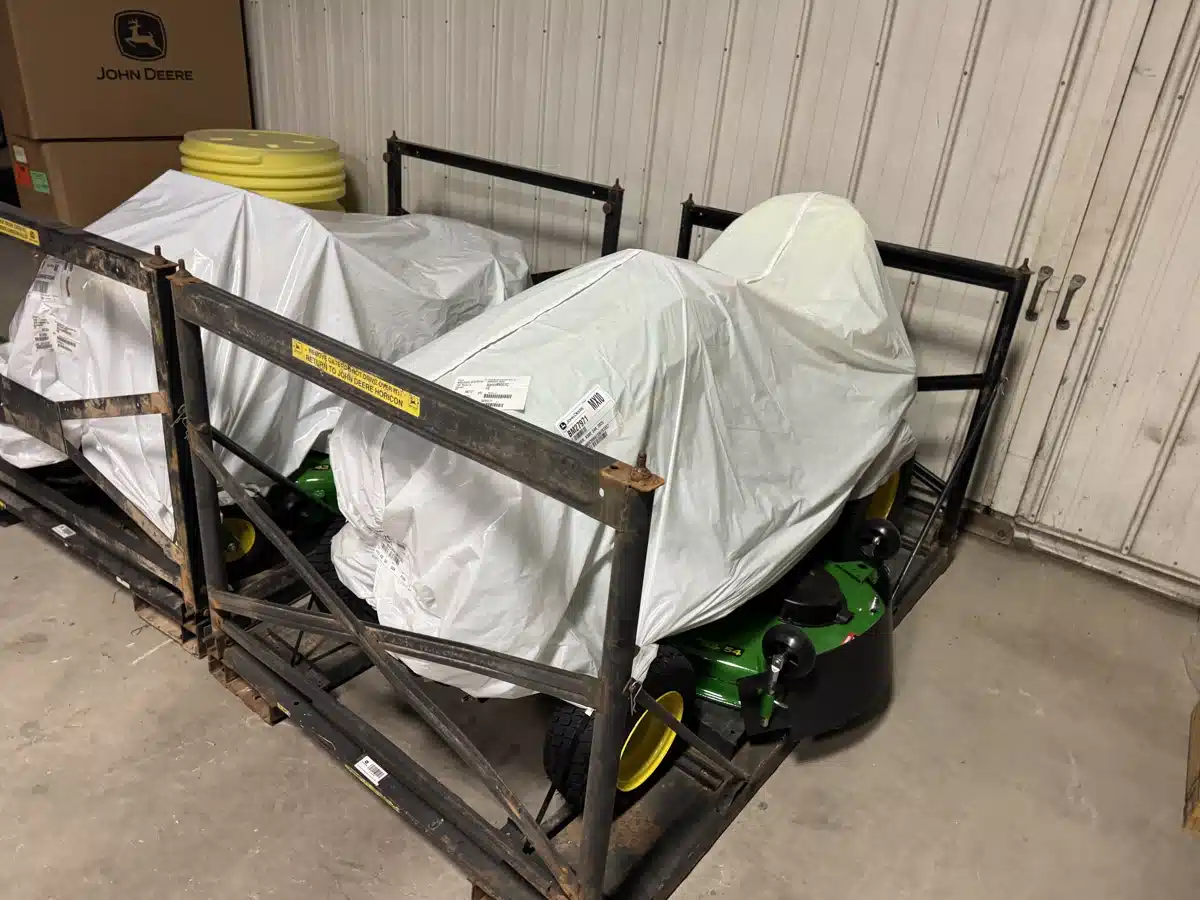 Gallery image 1 for 2025 John Deere X390 Lawn Tractor