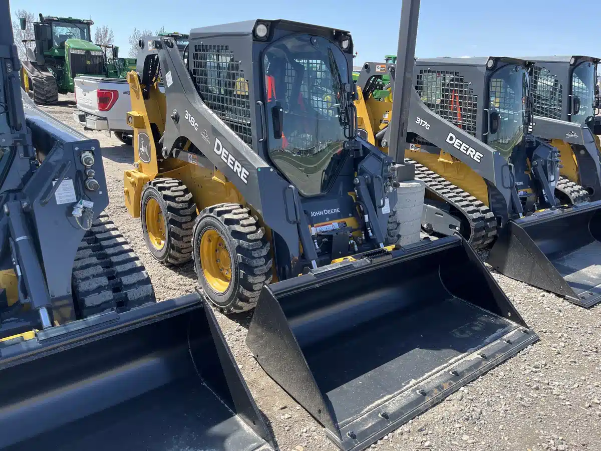 Gallery image 1 for New 2023 John Deere 318G Skid Steer