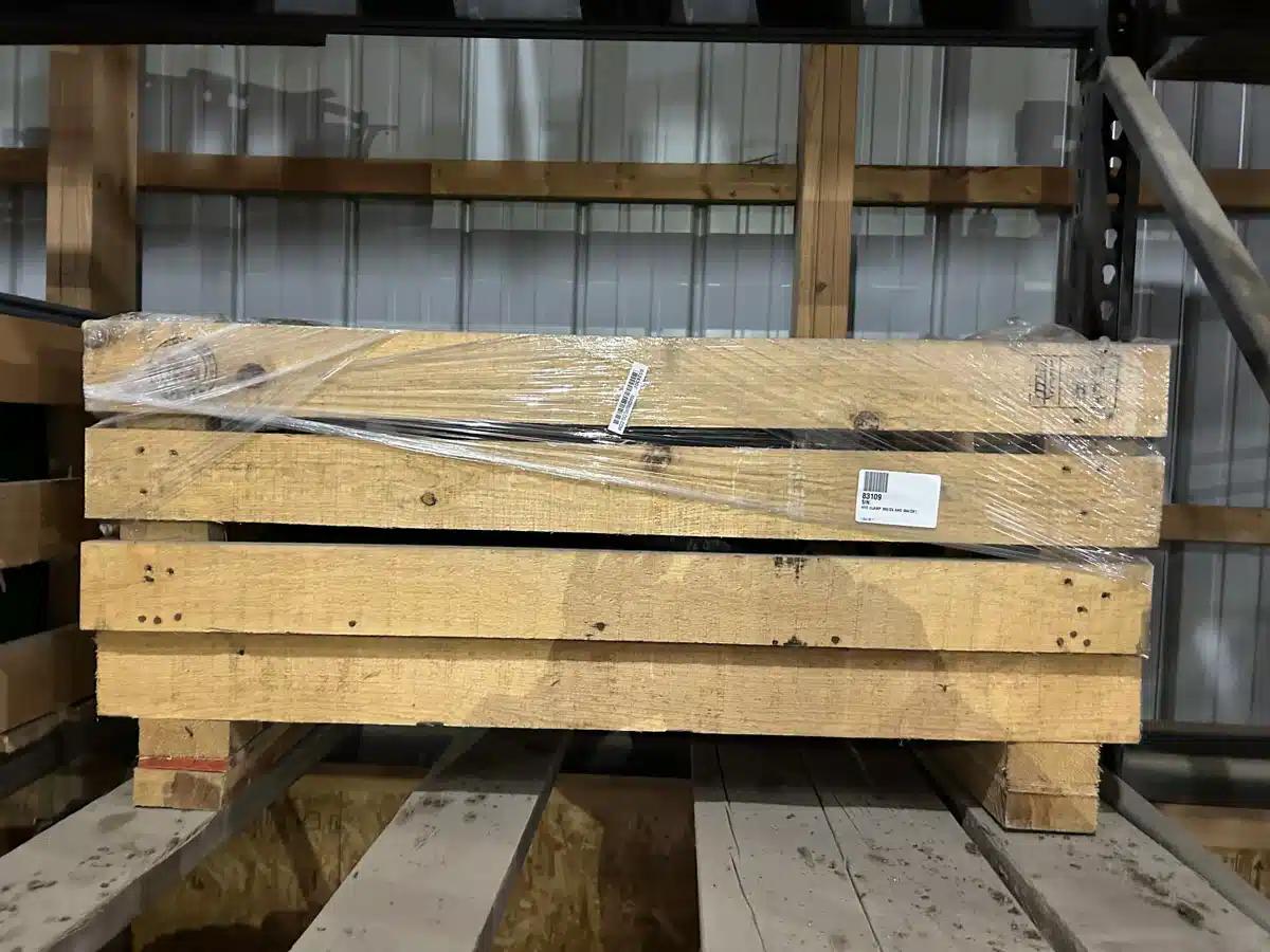 Gallery image 2 for 2023 John Deere HYD CLAMP for 30P or G / 35P or G Attachment