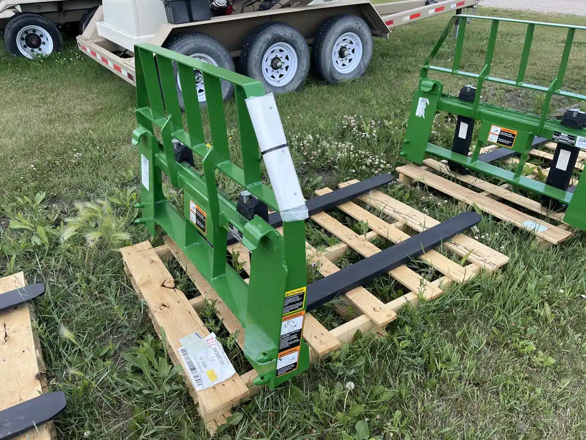 Gallery image 1 for 2025 Frontier AP12F Fixed Pallet Fork for Current 200 300 400 500 Series Carrier Attachment