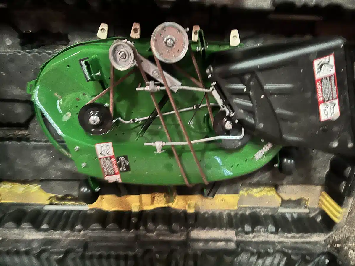 Gallery image 1 for 2024 John Deere 42 in. Edge Xtra Deck (42X) L&G Attachment