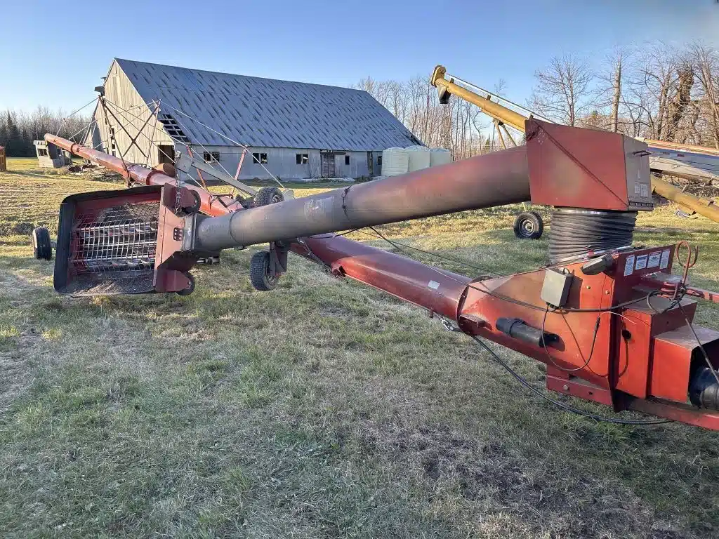 Gallery image 1 for 2018 Buhler Farm King 1385 Grain Auger
