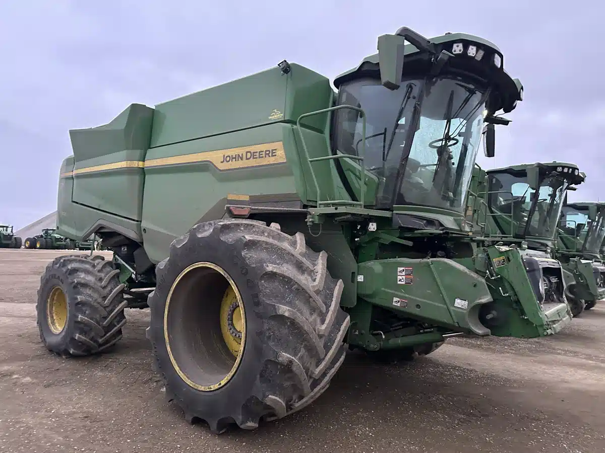 Gallery image 2 for 2025 John Deere S7 800 Combine