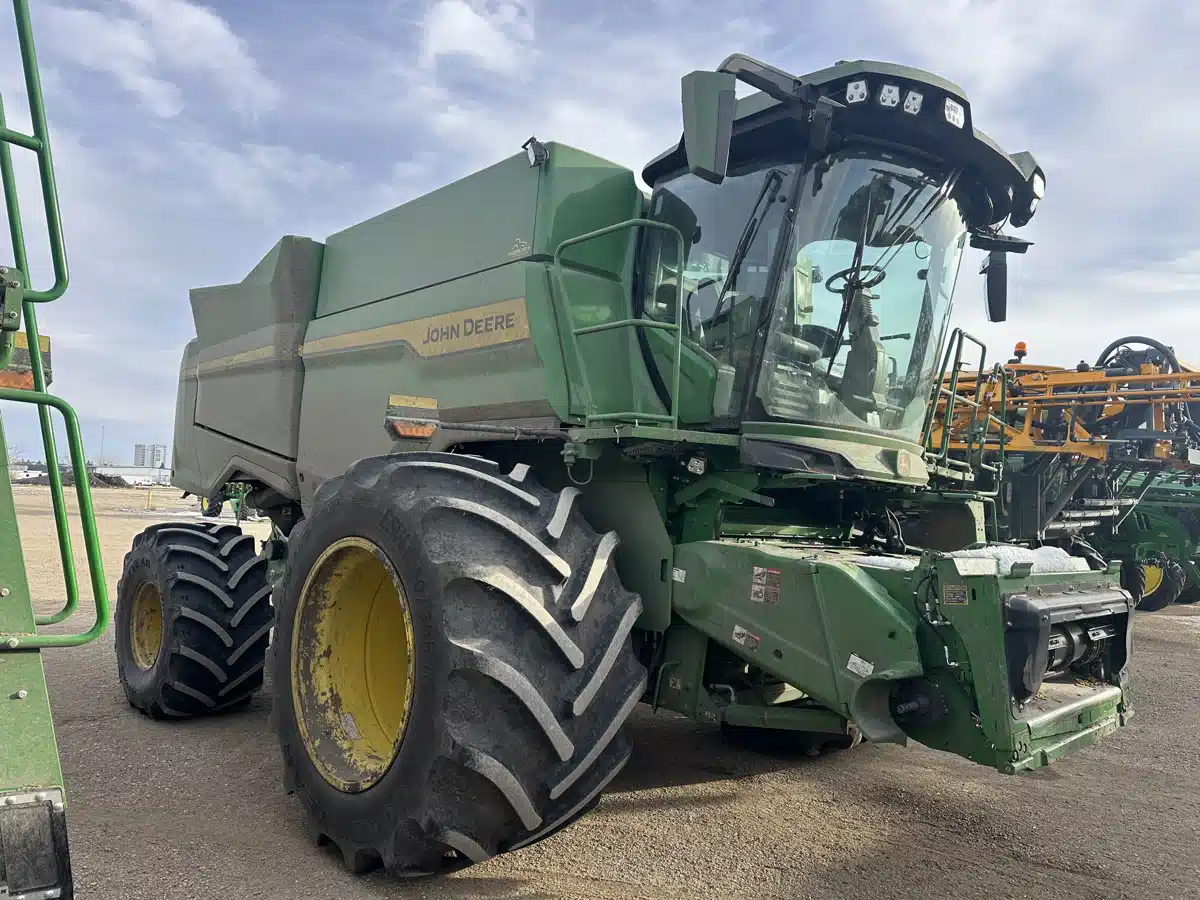 Gallery image 2 for 2025 John Deere S7 800 Combine