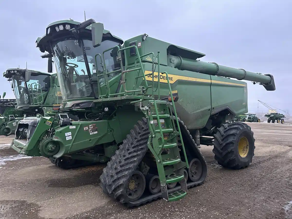 Gallery image 2 for 2025 John Deere S7 800 Combine