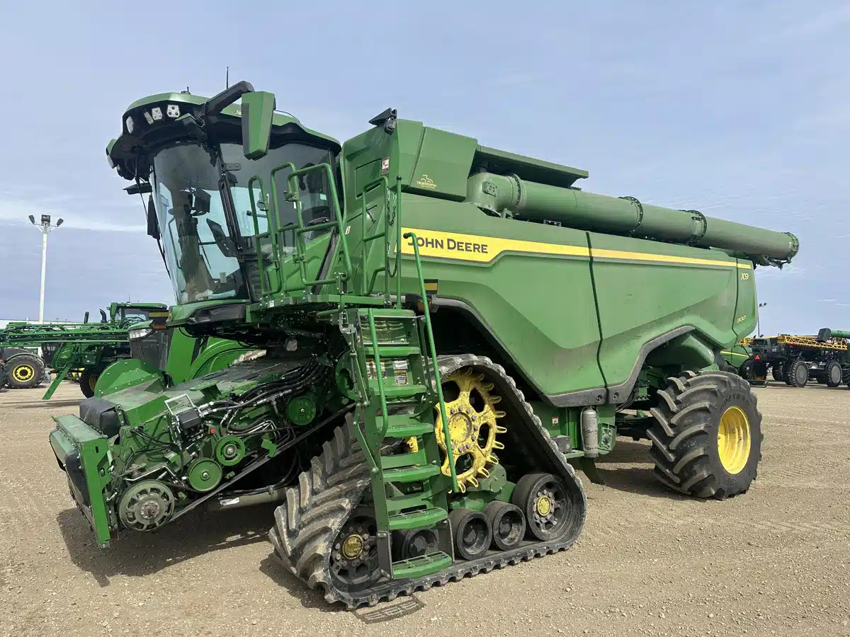 Gallery image 2 for 2025 John Deere X9 1100 Combine
