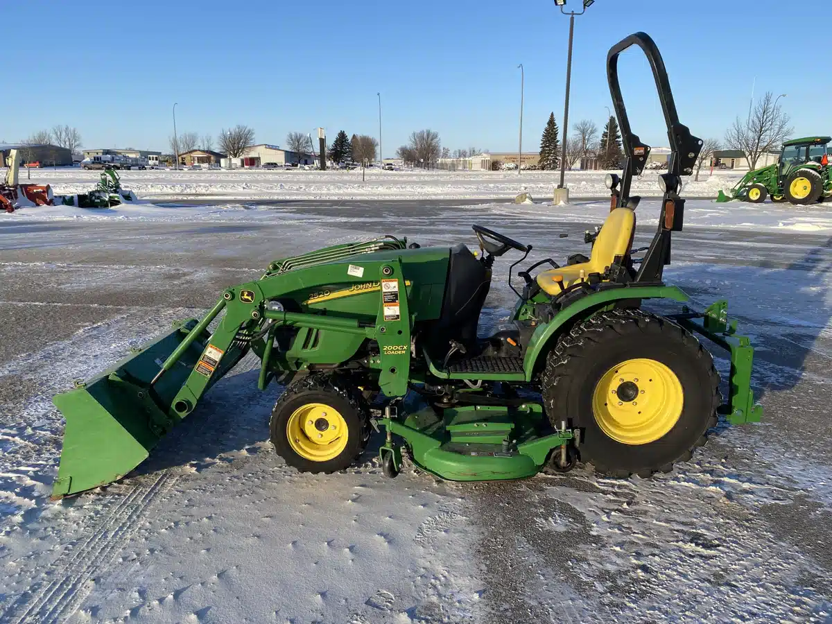 Gallery image 1 for 2010 John Deere 2520 Tractor