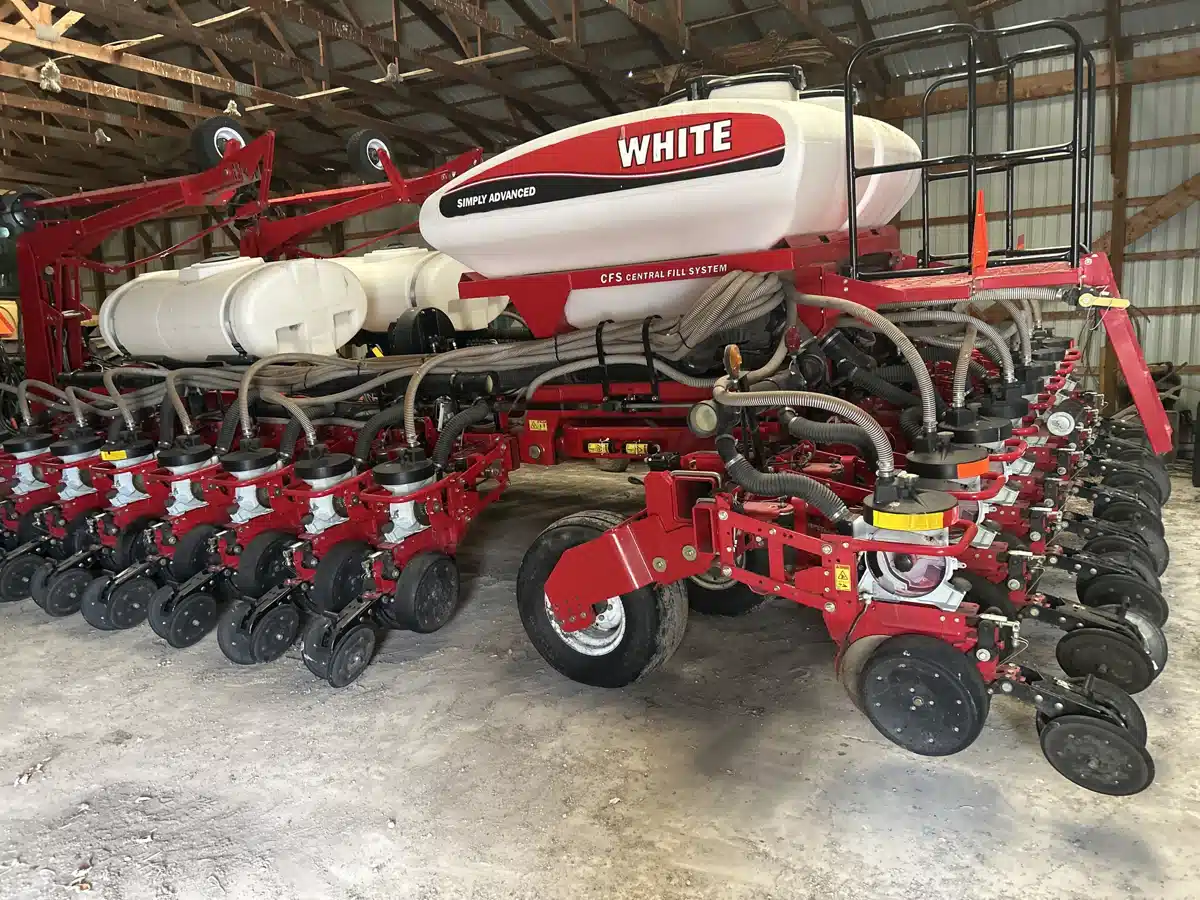 Used 2014 Oliver 8524 Planter