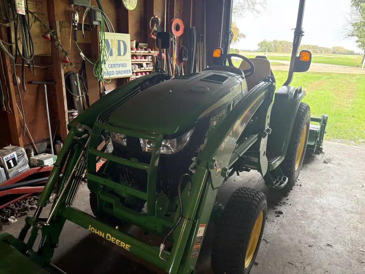 Gallery image 1 for 2021 John Deere 3046R Tractor