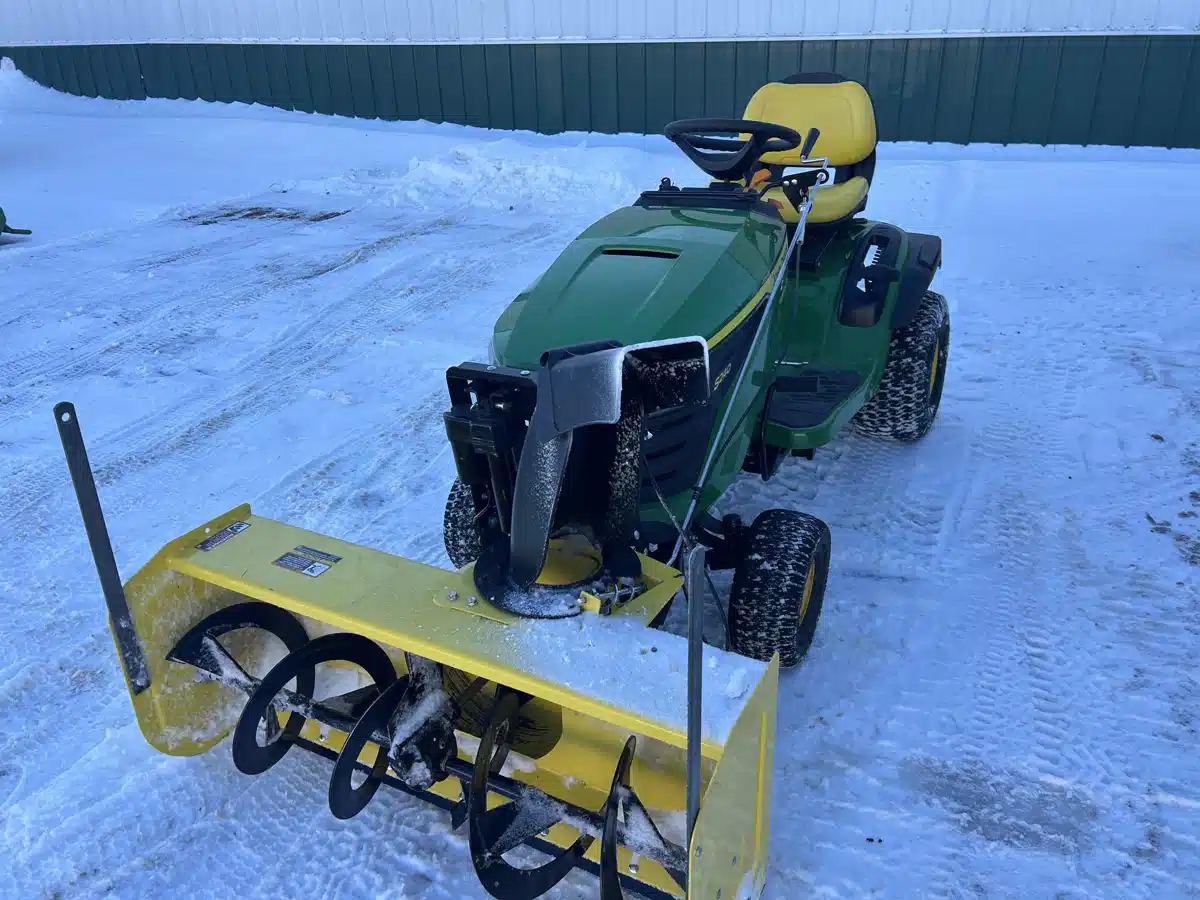 Gallery image 1 for 2022 John Deere S240 Lawn Tractor