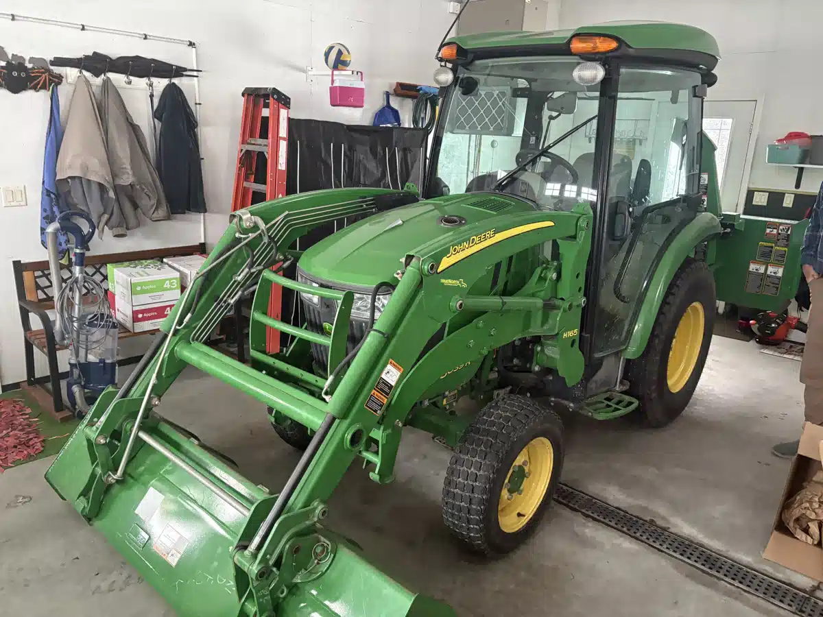 Gallery image 1 for 2016 John Deere 3039R Tractor