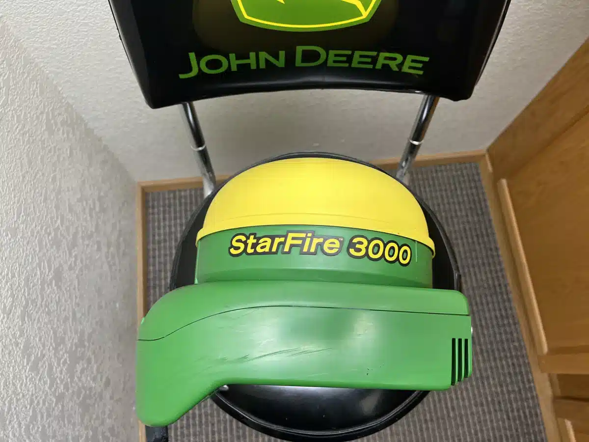 Gallery image 2 for 2012 John Deere STARFIRE 3000 SF2 Guidance System