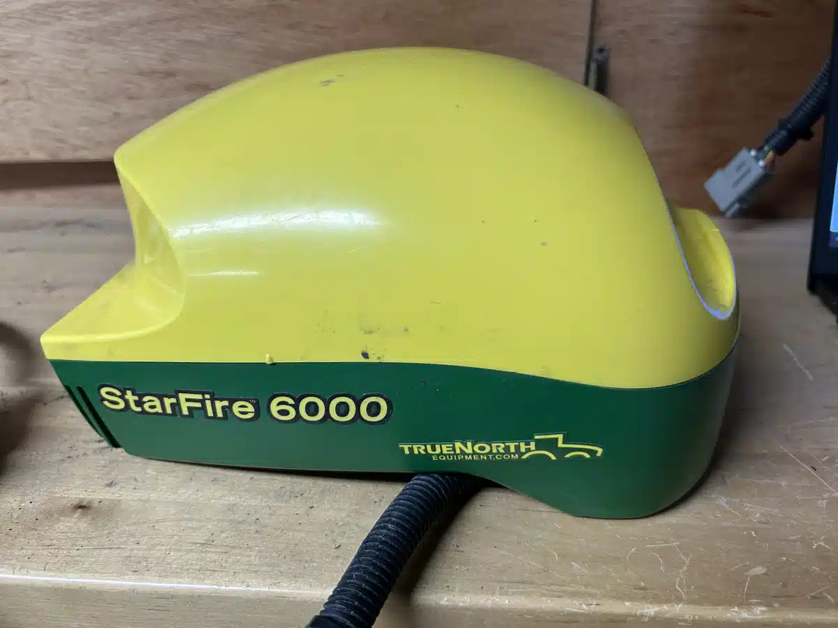 Gallery image 1 for 2018 John Deere STARFIRE 6000 SF1 Guidance System