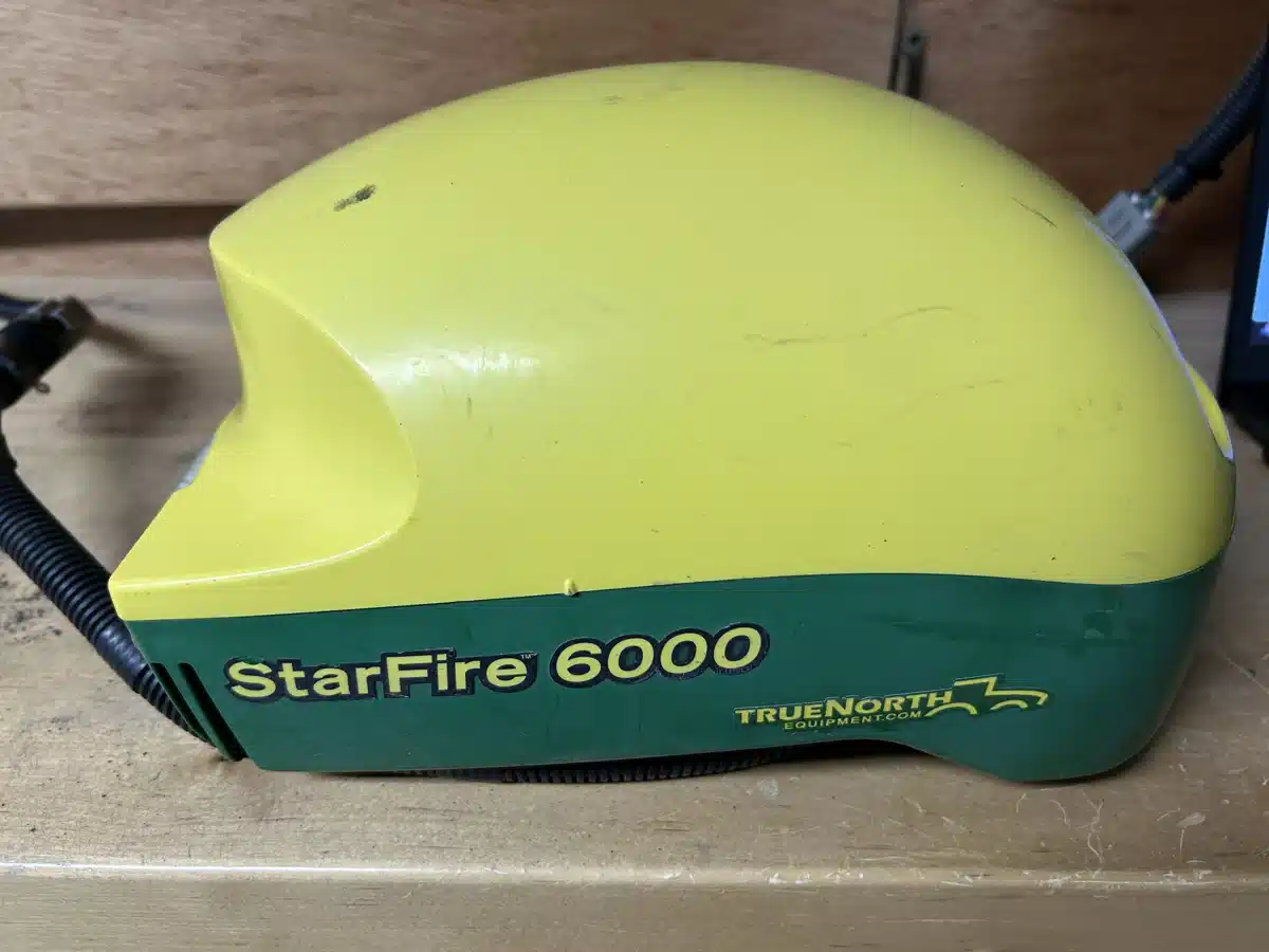 Gallery image 1 for 2019 John Deere STARFIRE 6000 SF1 Guidance System