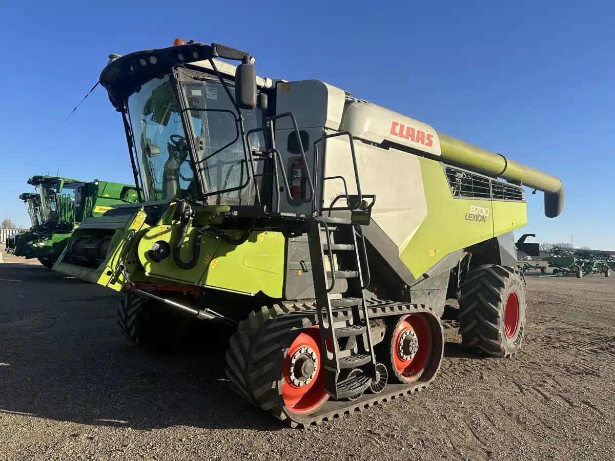 Used 2021 CLAAS 8700TT Combine