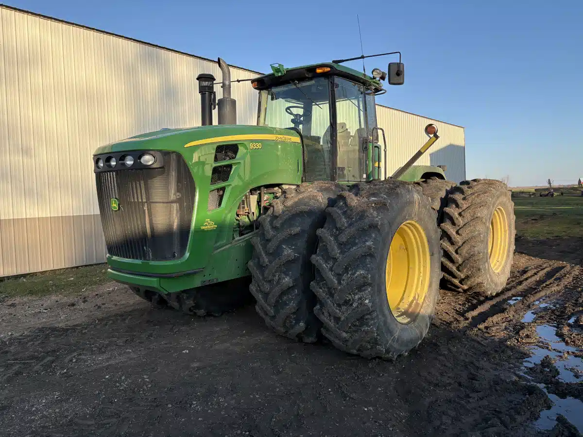 Gallery image 1 for Used 2011 John Deere 9330 Tractor