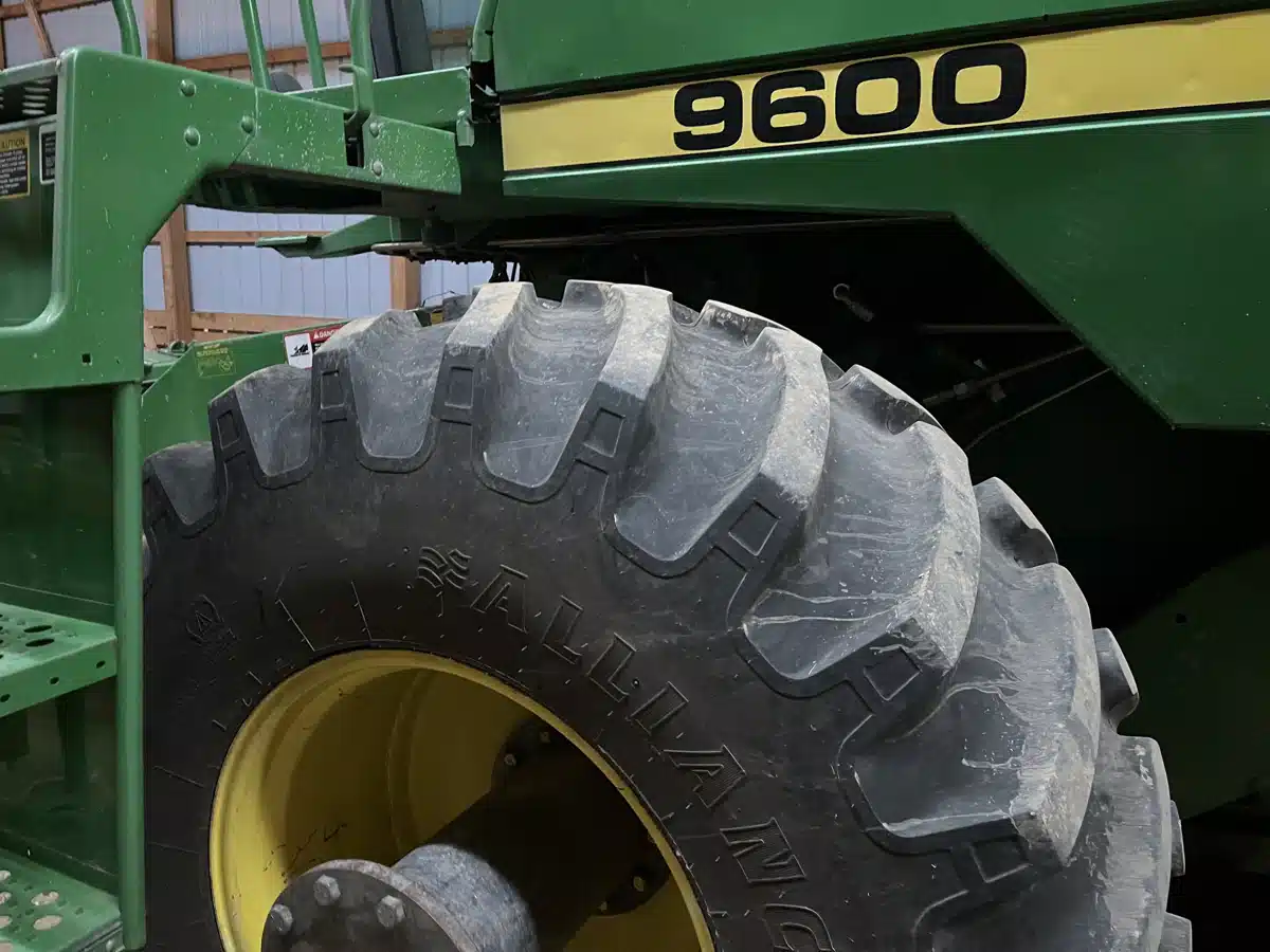 Gallery image 2 for Used 1995 John Deere 9600 Combine