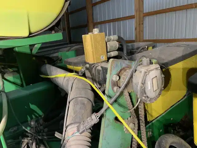Gallery image 2 for John Deere 1750 Planter