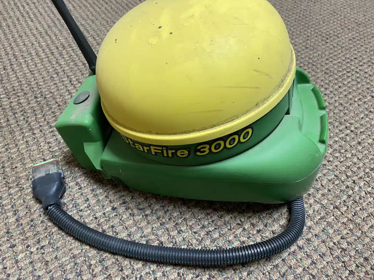 Gallery image 2 for John Deere STARFIRE 3000 Guidance System