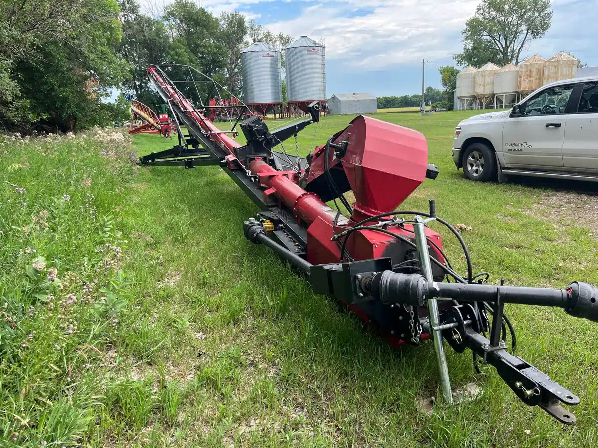 Gallery image 2 for 2021 Universal 1590 Grain Auger