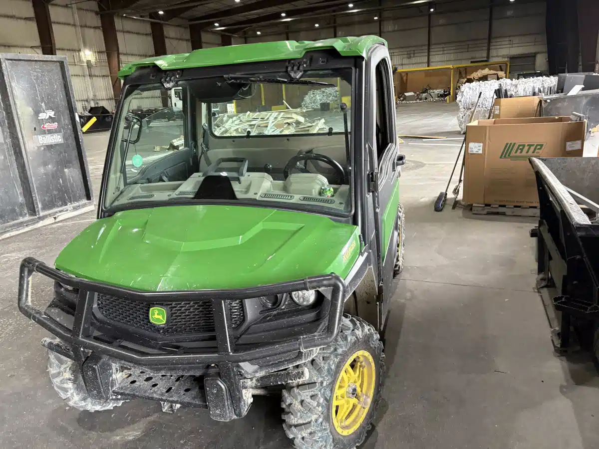 Gallery image 2 for 2022 John Deere XUV 835R Utility Vehicle