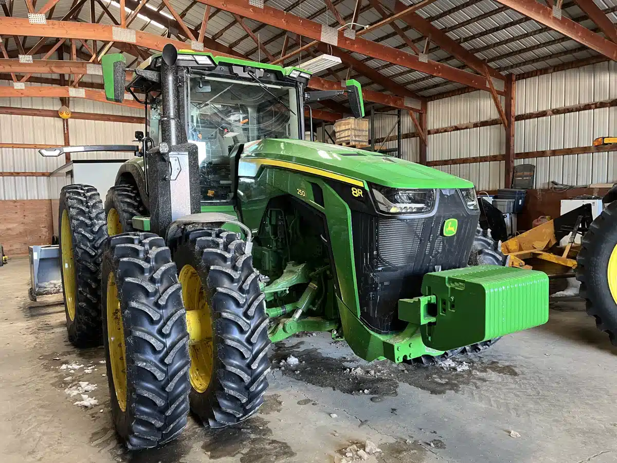 Gallery image 1 for 2024 John Deere 8R 250 Tractor