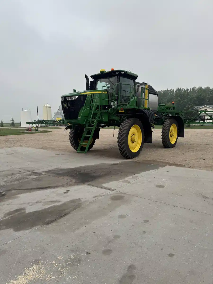 Gallery image 2 for 2020 John Deere R4044 Sprayer - Self Propelled
