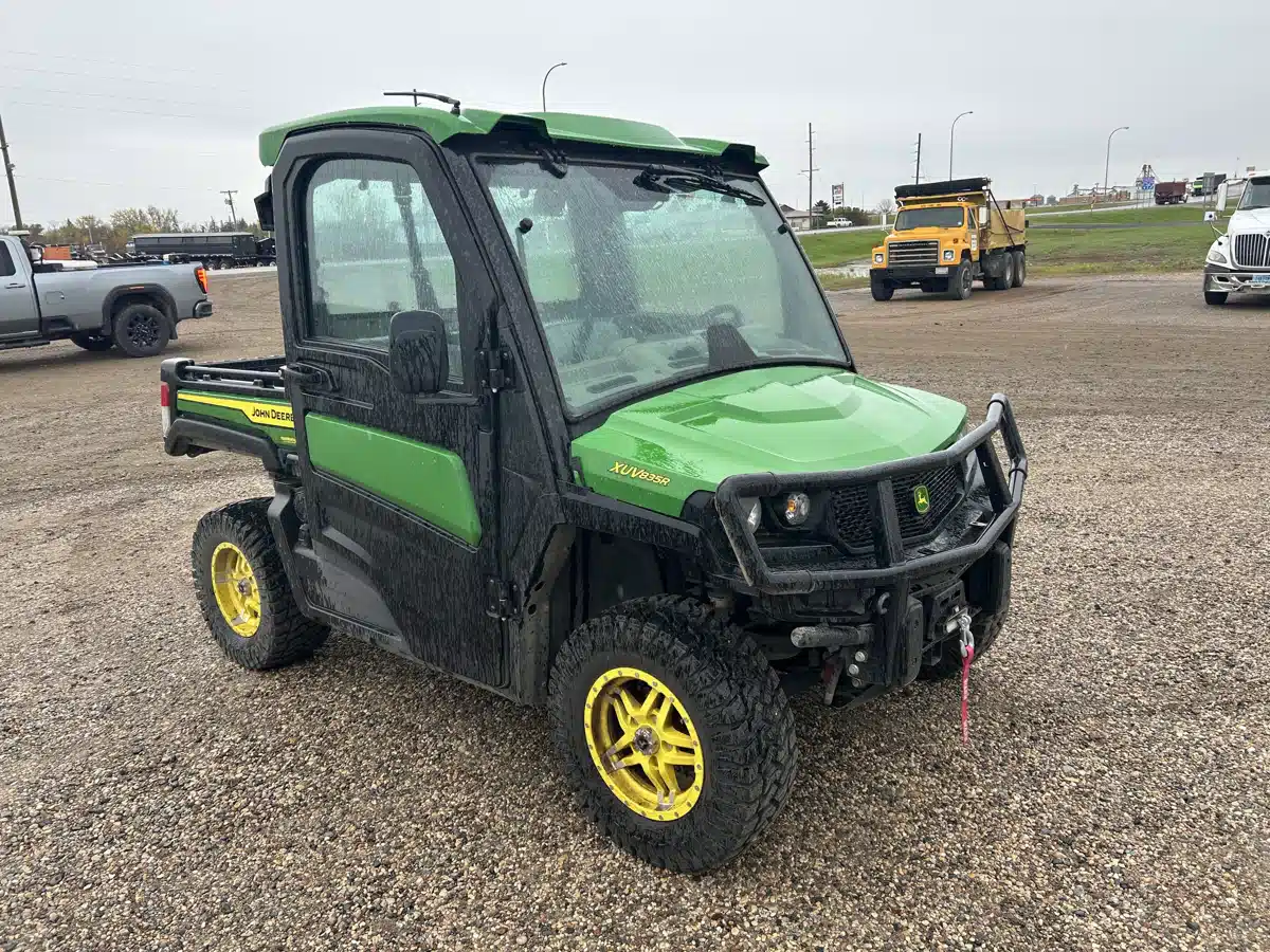 Gallery image 2 for 2023 John Deere XUV 835R Utility Vehicle
