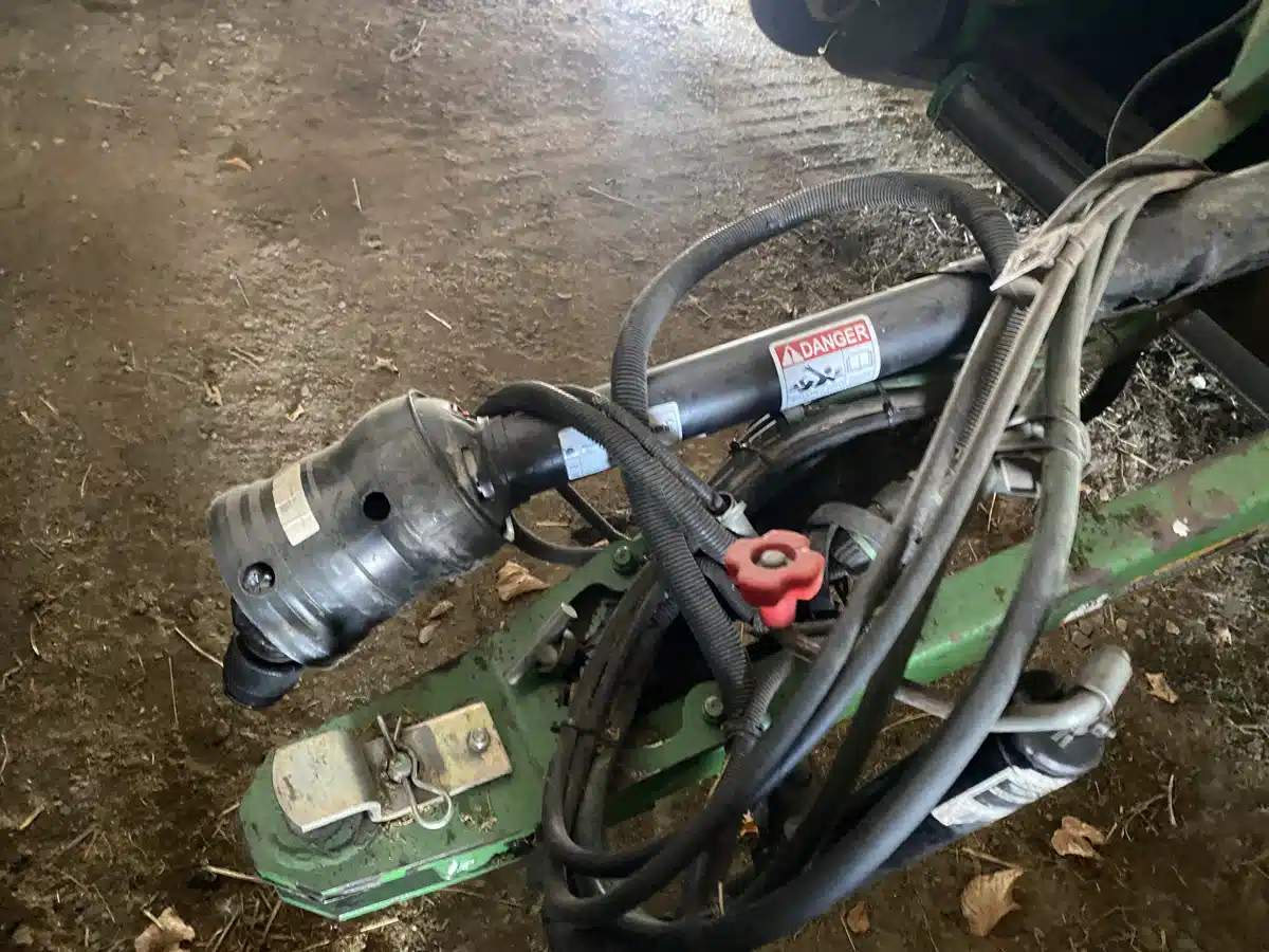 Gallery image 2 for 2009 John Deere 568 Round Baler