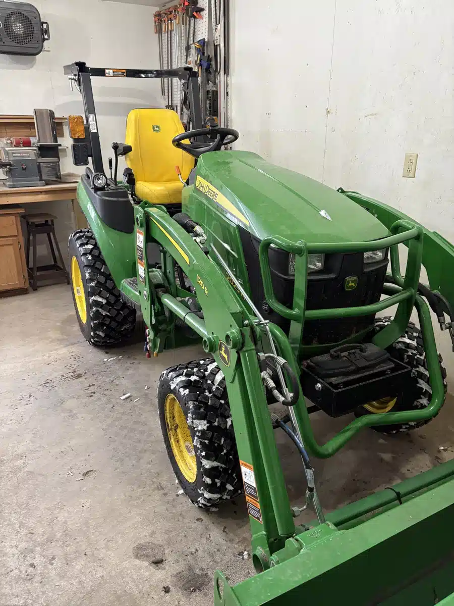2022 John Deere 2025R Tractor