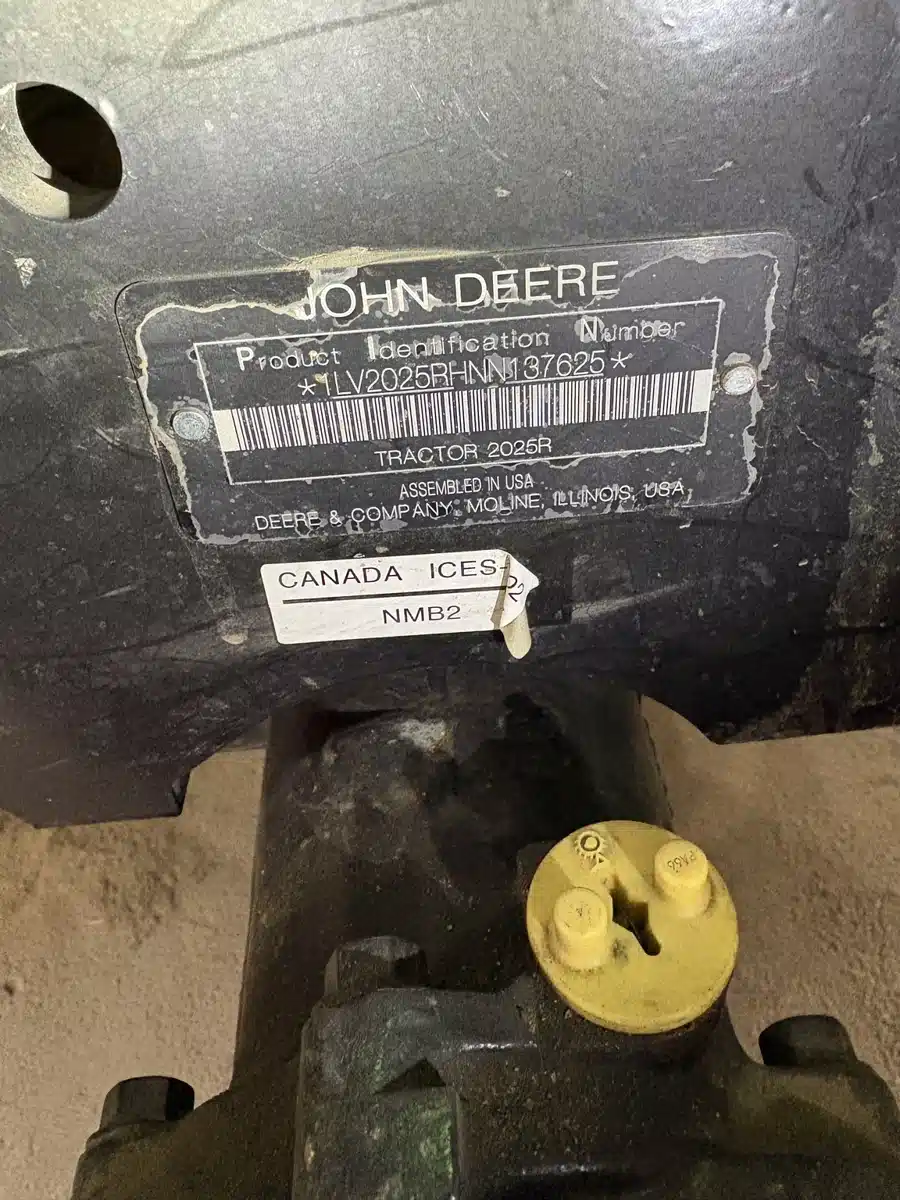 Gallery image 2 for 2022 John Deere 2025R Tractor